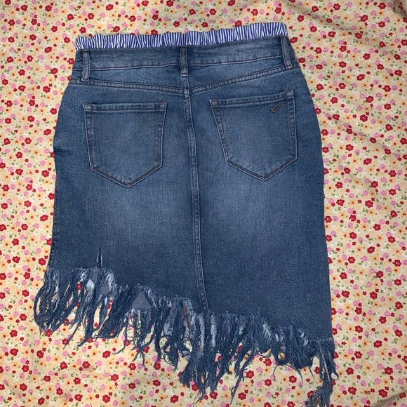 SOLD🔆Band new 🔆William Rast Jean skirt - Picture 2 of 5